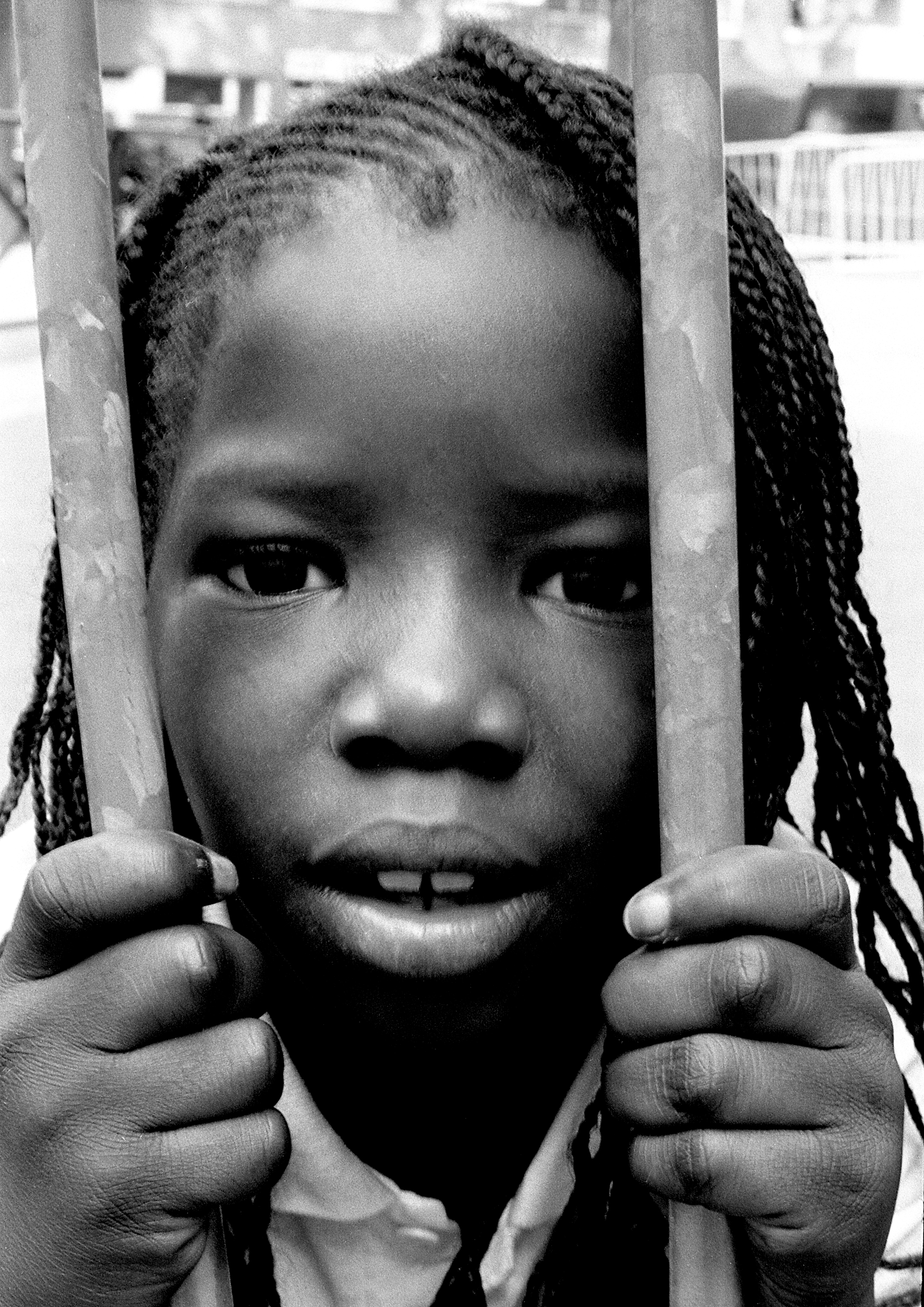 enfant-barreaux-paris